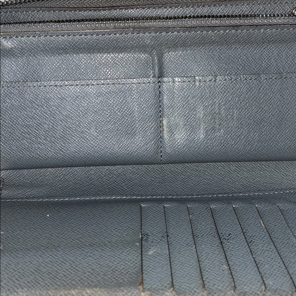 Louis Vuitton Silver Tiaga Wallet - Picture 11 of 17